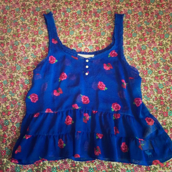 🌷Beautiful sheer spring floral blouse!🌸