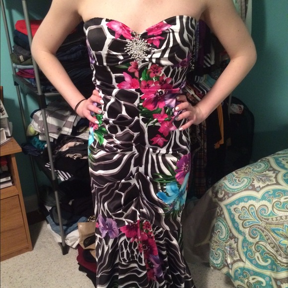 Cache Dresses & Skirts - Gorgeous Gown