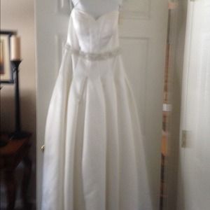 Oleg Cassini wedding dress size 4