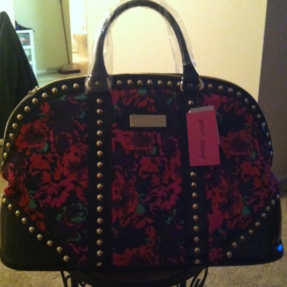 Betsey Johnson Handbags - ⚡Flash Sale⚡Beautiful Betsey Johnson weekend tote