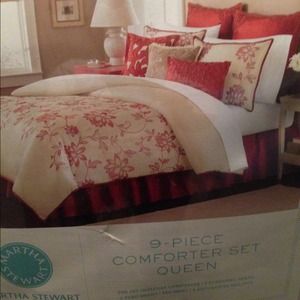 I'm sale a 9 pices queen size bedding set
