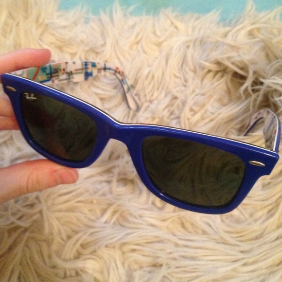 Limited Edition Ray-Bans with NYC Map Inside! 😎