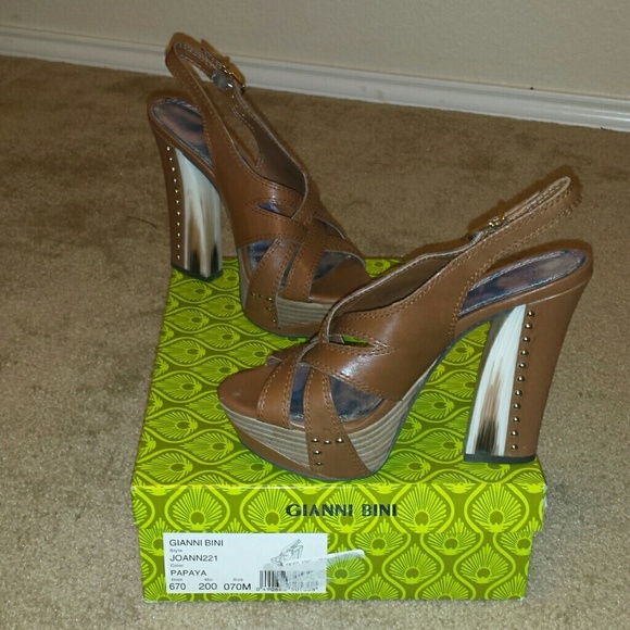 Heels - Picture 3 of 3