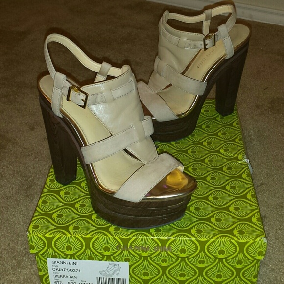 Heels - Picture 3 of 3