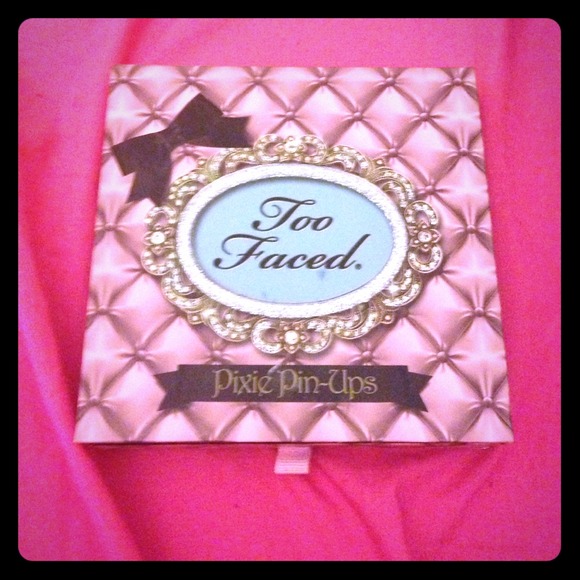 Too Faces eye shadow palette