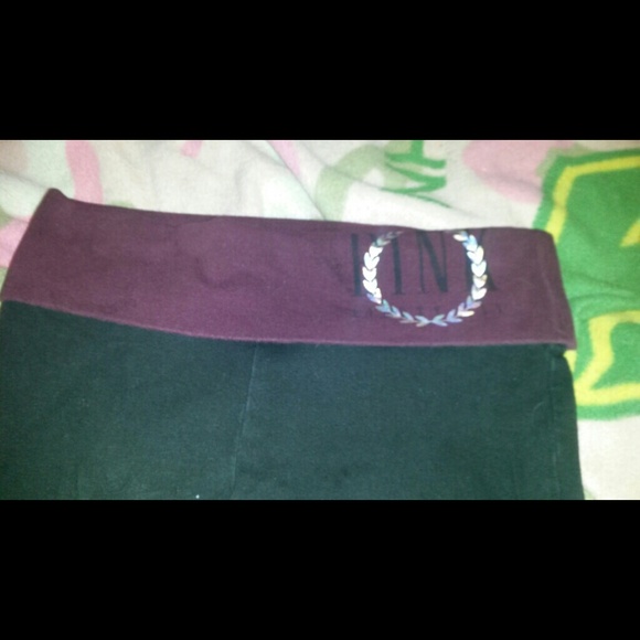 (Looking to trade) vs PINK yoga pants - Picture 2 of 3