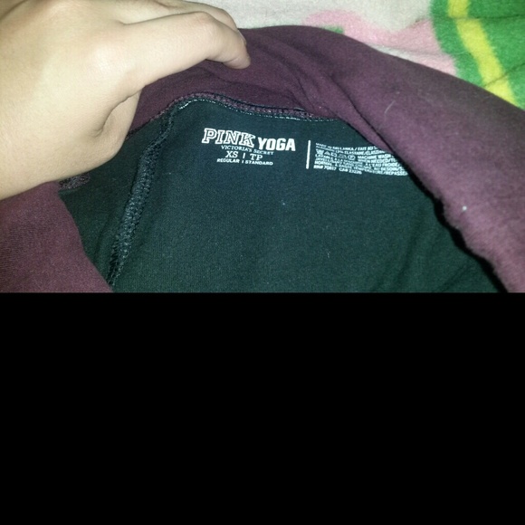 (Looking to trade) vs PINK yoga pants - Picture 3 of 3