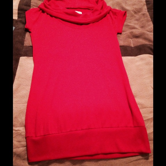 Cowl neck short sleeve sweater