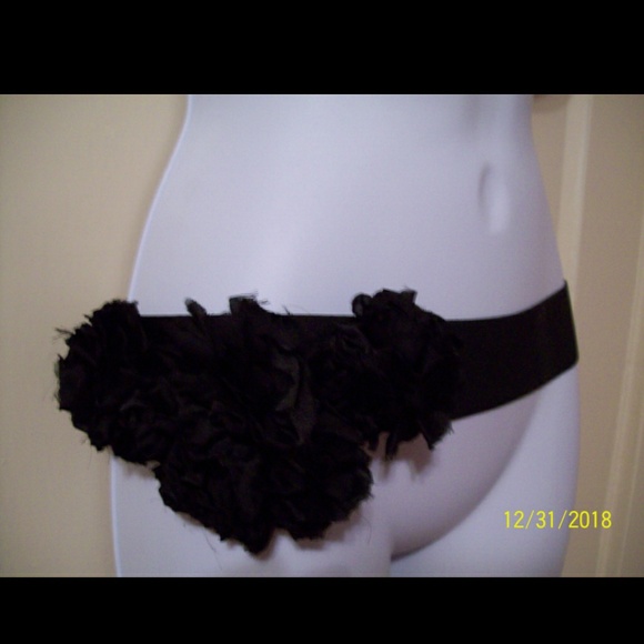 Express black flower stretch belt