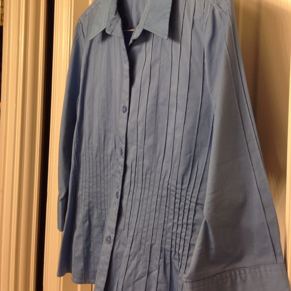 Sale!💥Blue Top with Pleats - Picture 2 of 4