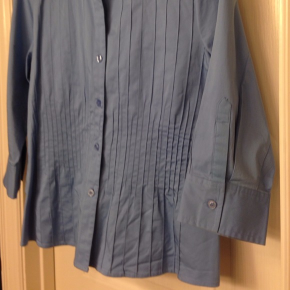 Sale!💥Blue Top with Pleats - Picture 4 of 4