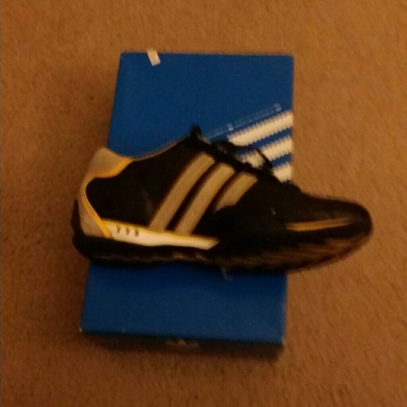 Adidas racer low