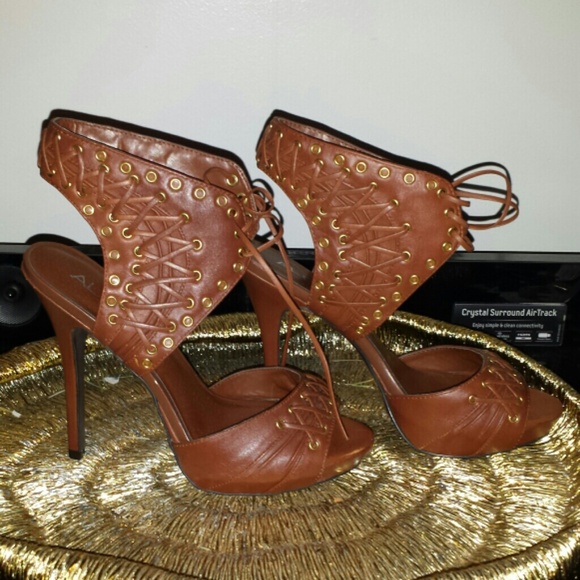 Brown stitched and laced sandals - Picture 2 of 4