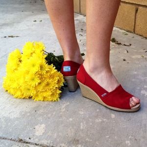 Red TOMS Woven Wedges
