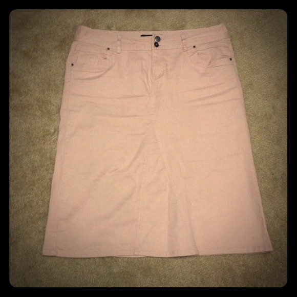 Pastel-pink dyed denim skirt. From Turkey. Size 44