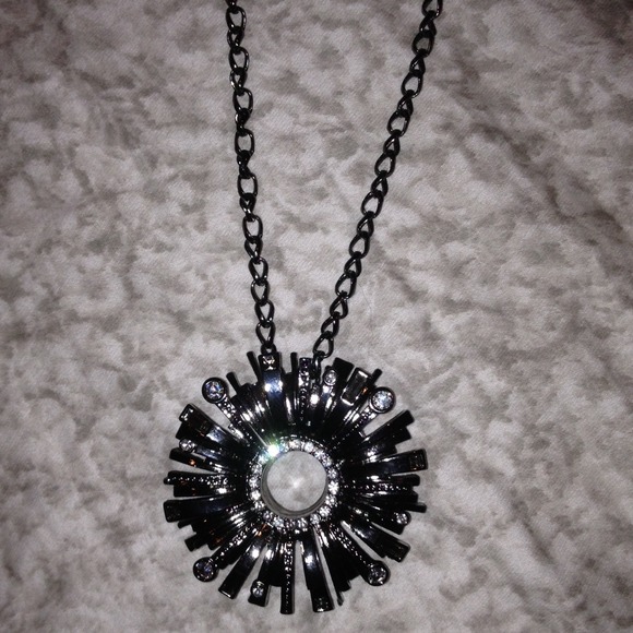 Beautiful long necklace or broach 🔥 - Picture 1 of 3