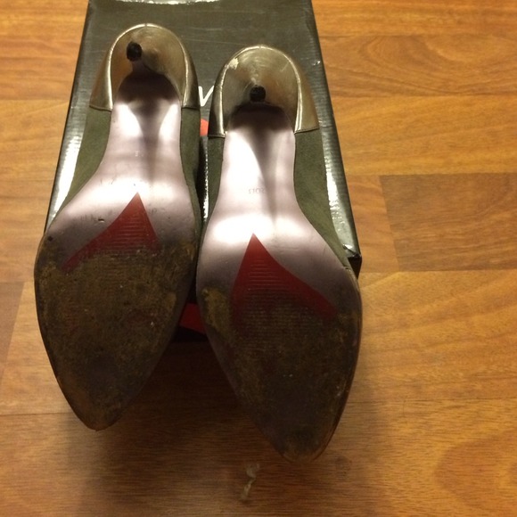 Pewter pumps w/hidden platform - Picture 4 of 4