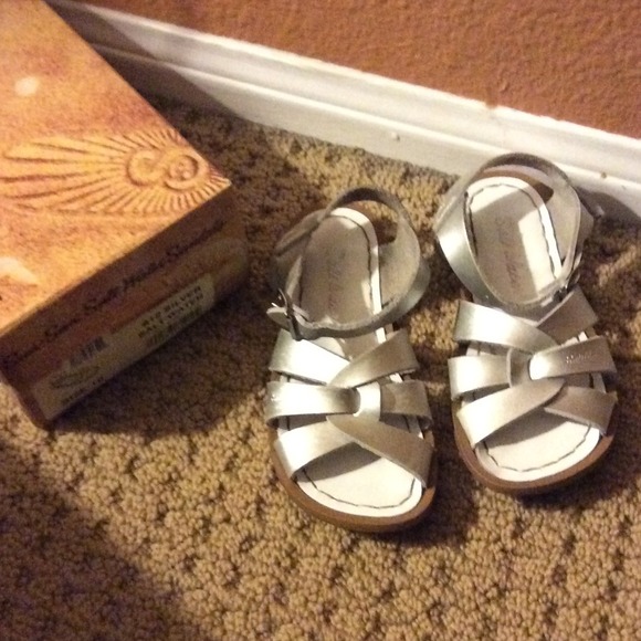 SOLD!!!!!!!!#Girls Salt Water sandals sz 10