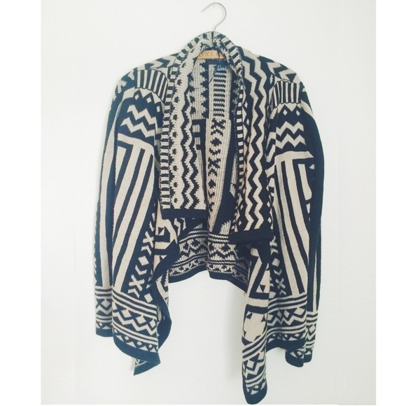 SOLD! Forever 21 Aztec cardigan - Picture 1 of 1