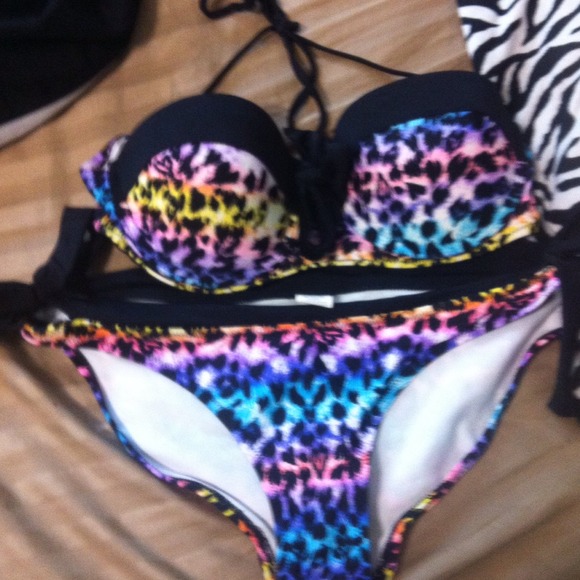 Bathing suit bundle - Picture 2 of 4