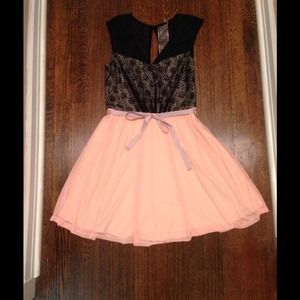 SOLD IN BUNDLE 🎉HP🎉 Beautiful Lace Dress