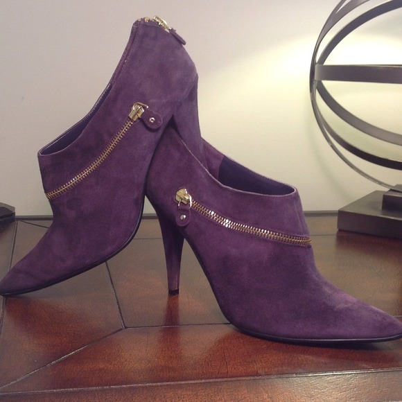 🎉HP 5/21/14🎉 Nine West Purple Ankle Boots w/Zip