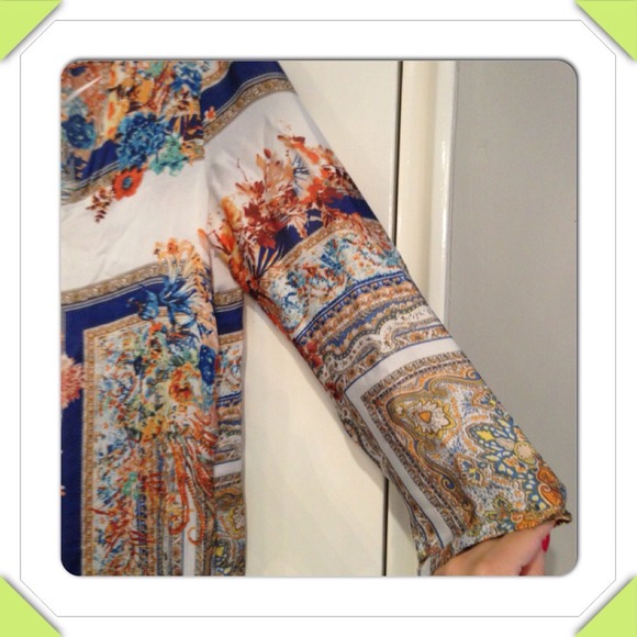 ❗NEW ITEM❗Silky Floral Dress - Picture 3 of 3