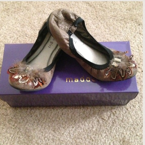 *on hold* Madden girl flats