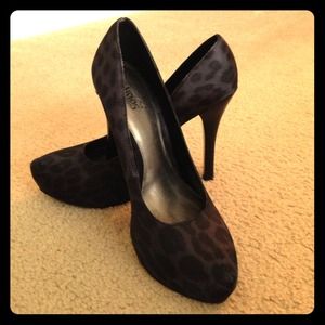 Carlos Santana black leopard heels 7 1/2