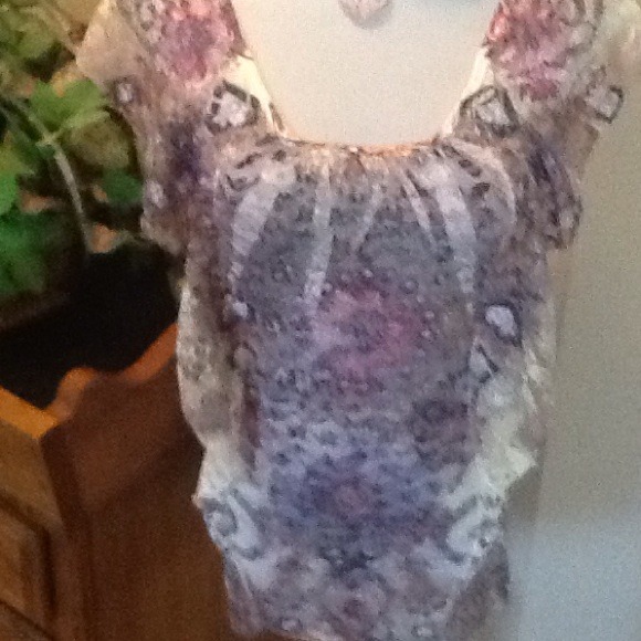 Beautiful Lace Top with built in ( side lace) 💕💕