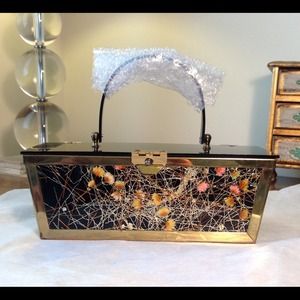 🎉HP 6/22/14🎉 Spectacular Lucite Purse