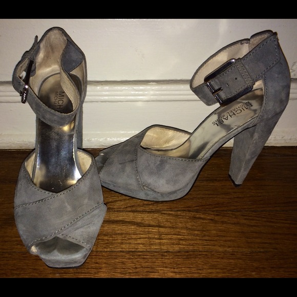 LABOR DAY CLEARANCE!! Michael Kors pumps