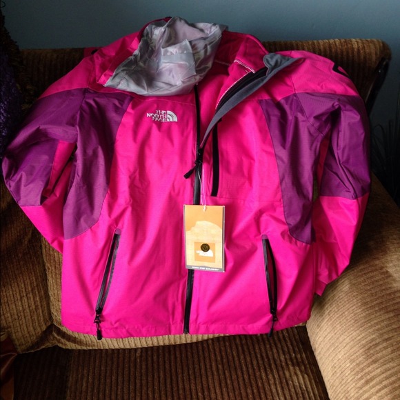 PRICE REDUCTION- Brand new NORTH FACE JACKET 😊