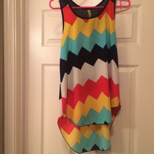 Chevron hi-lo top