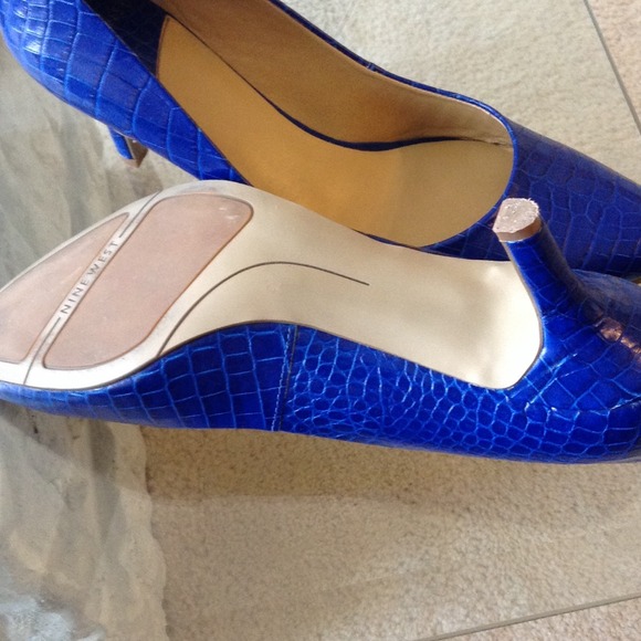 Shoes - Picture 2 of 2