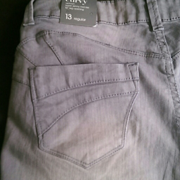NWT Gray Skinny Jeans - Picture 3 of 3