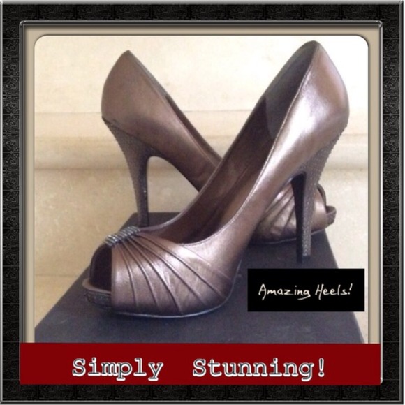 🎉🎉HP 10/6  🎉🎉Hot!! Pelle Moda shoes