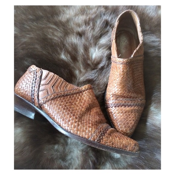 Cole Haan Shoes - Vintage COLE HAAN Hand-made Brown Leather Shoes!