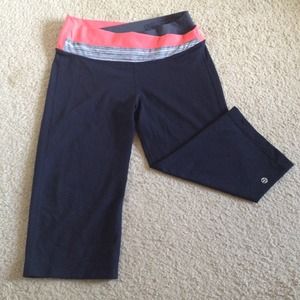Lululemon crops size 6