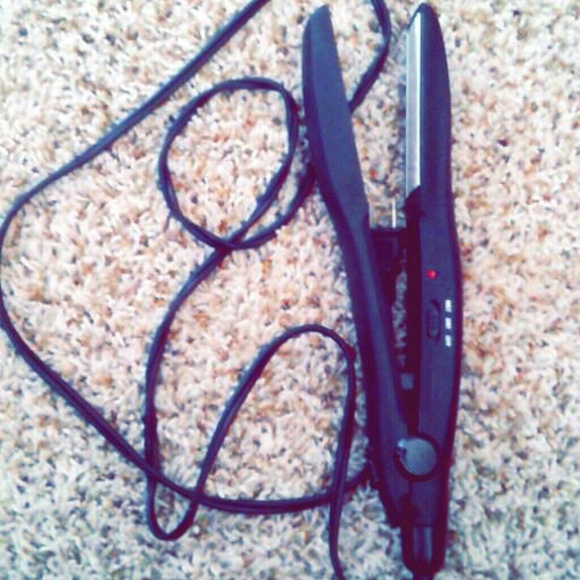 A flat iron, straighter