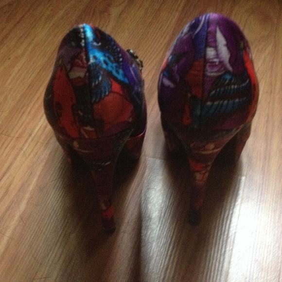 Never been worn multi color heels - Picture 3 of 5