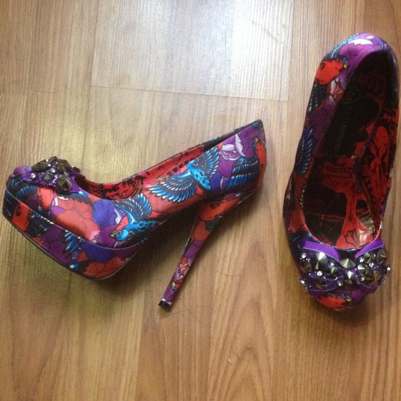 Never been worn multi color heels - Picture 4 of 5