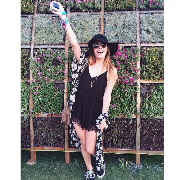 SOLD 🚫 brandy melville long floral kimono - Picture 2 of 3