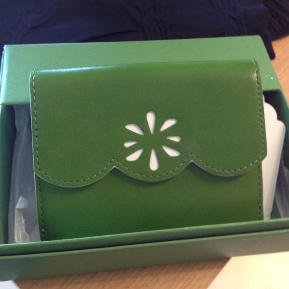 **SOLD** Green Kate Spade wallet. - Picture 1 of 3