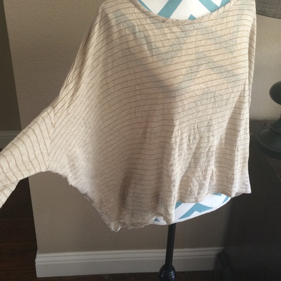 LF stores ivory and gold top - Picture 3 of 3