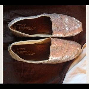 Bundle! 2 pairs of TOMS
