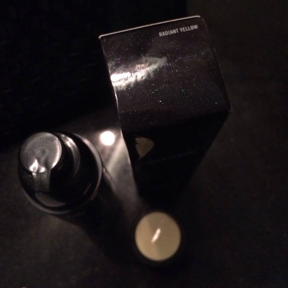 SOLD - MAC Prime and Prime Natural Radiance Primer - Picture 2 of 3