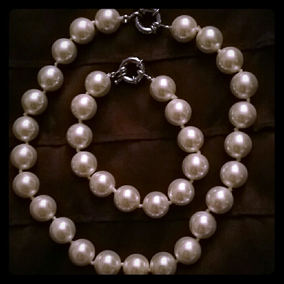 Pearl necklace and bracelet set - Picture 1 of 1