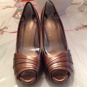 Kelly & Katie Bronze Peep Toe Pumps