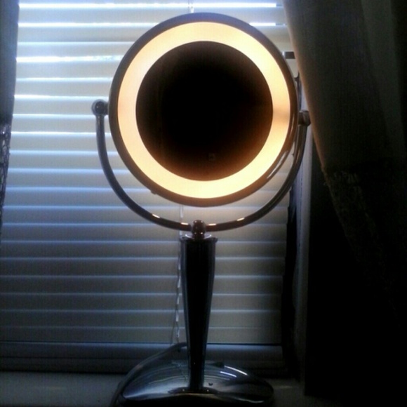 New Lighted Makeup Mirror